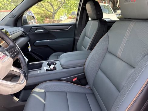New 2026 GMC Acadia AT4 w/ Luxury Package AWD/4WD image 4