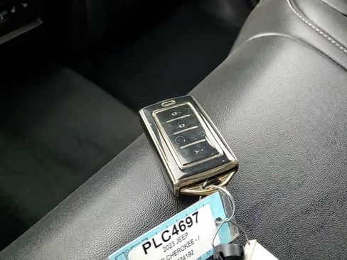 Used 2023 Jeep Grand Cherokee 4WD 4xe image 30