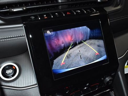 New 2025 Jeep Grand Cherokee Altitude image 14