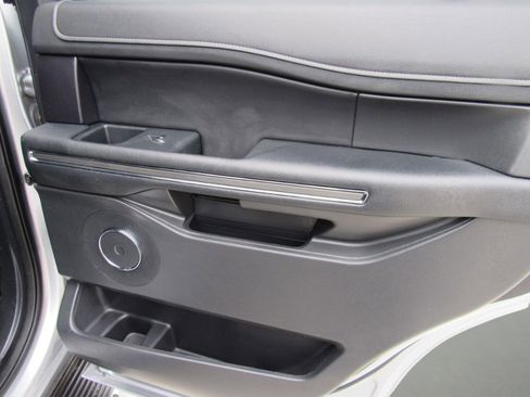 Used 2023 Ford Expedition XLT image 32