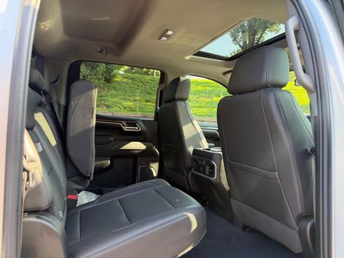 Used 2022 Chevrolet Silverado 1500 LTZ w/ LTZ Premium Package AWD/4WD image 10