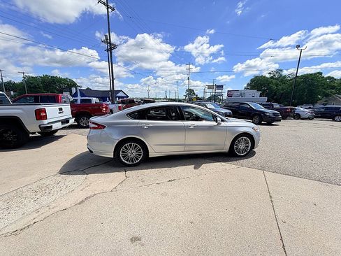 Used 2013 Ford Fusion SE FWD image 3