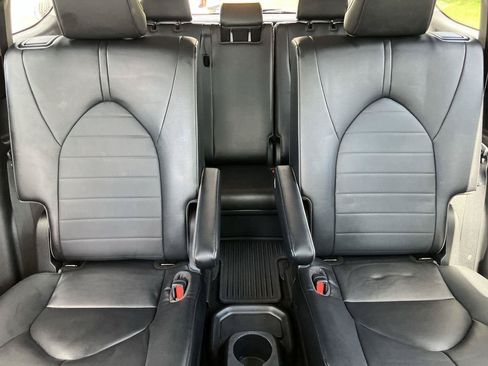 Used 2023 Toyota Highlander XLE FWD image 33