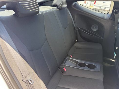Used 2016 Hyundai Veloster image 19
