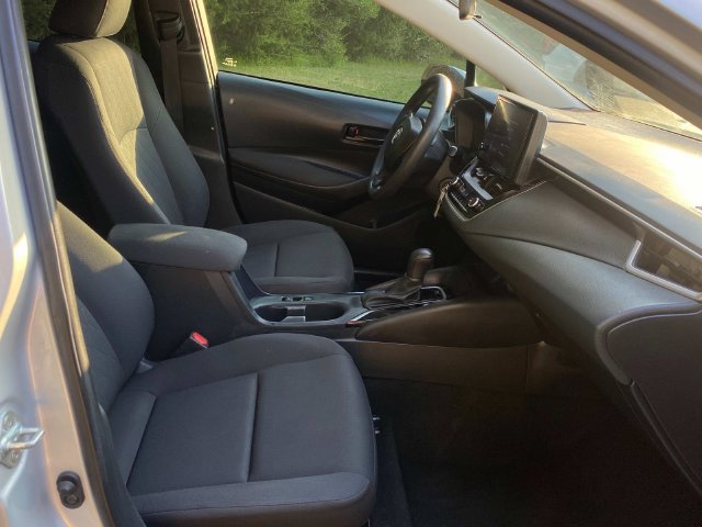 Used 2023 Toyota Corolla LE FWD image 33