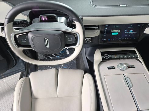 New 2026 Lincoln Navigator L Reserve AWD/4WD image 17