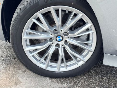 Certified 2024 BMW 330i xDrive Sedan AWD/4WD image 7