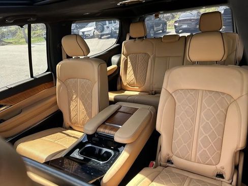 Used 2022 Jeep Grand Wagoneer Series III w/ Rear Seat Video Group 1 AWD/4WD image 23