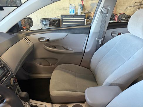 Used 2012 Toyota Corolla LE FWD image 32