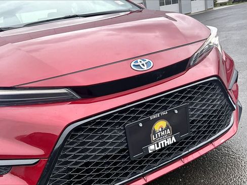 Used 2025 Toyota Corolla SE w/ Convenience Package FWD image 33