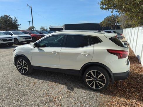 Certified 2017 Nissan Rogue Sport SL image 2