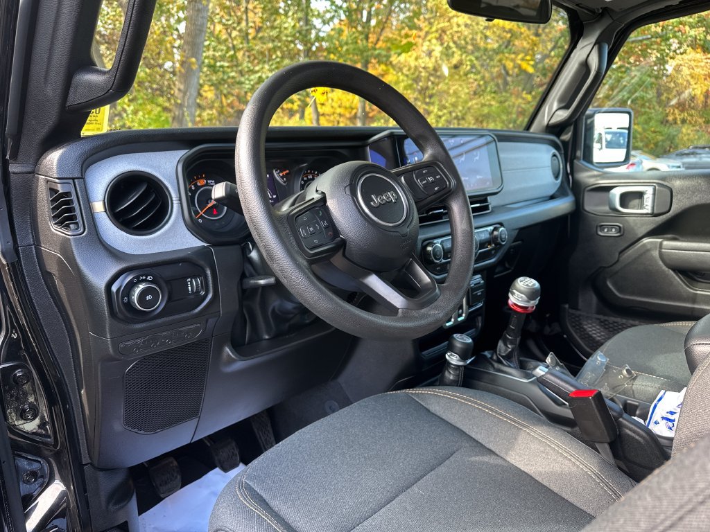 Used 2025 Jeep Wrangler Sport AWD/4WD image 11