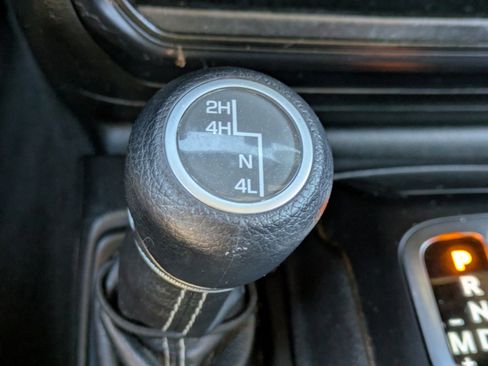 Used 2019 Jeep Wrangler Unlimited Sahara image 28