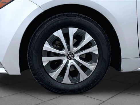 Used 2021 Toyota Corolla LE FWD image 11