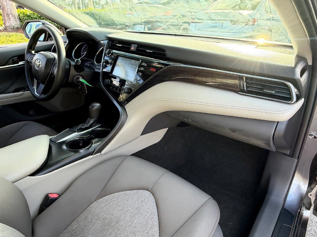 Used 2019 Toyota Camry LE FWD image 17
