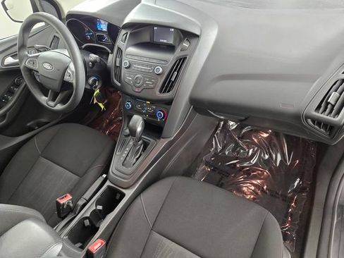 Used 2018 Ford Focus SE FWD image 18