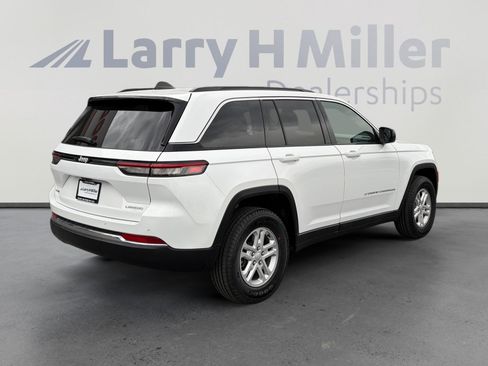 Used 2025 Jeep Grand Cherokee Laredo w/ Trailer Tow Package image 5