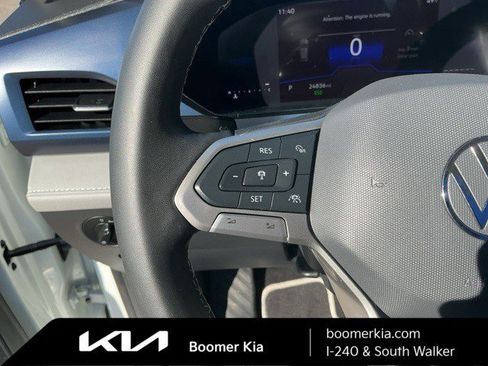 Used 2024 Volkswagen Taos SE image 19