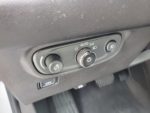 Used 2022 GMC Terrain SLT w/ Infotainment Package II AWD/4WD image 27