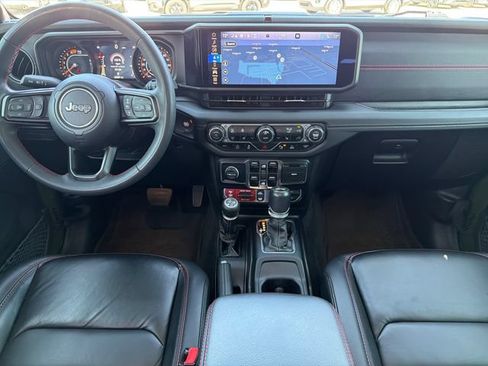 Used 2024 Jeep Wrangler Unlimited Rubicon AWD/4WD image 9