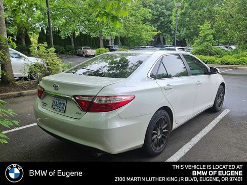 Used 2017 Toyota Camry XLE FWD image 3