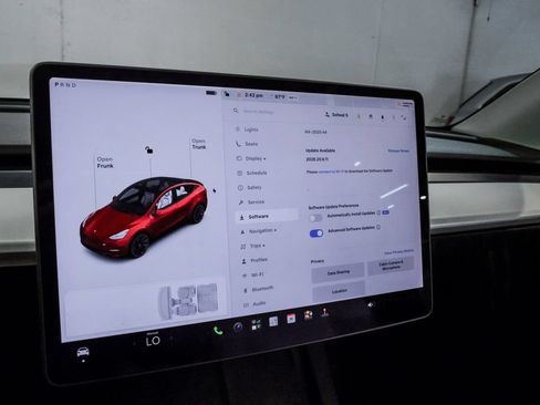 Used 2022 Tesla Model Y Long Range AWD/4WD image 32