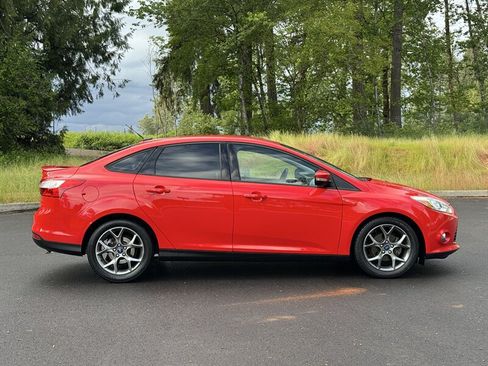 Used 2013 Ford Focus SE FWD image 6