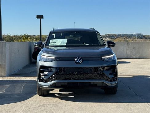 New 2026 Volkswagen Tiguan SE R-Line image 6