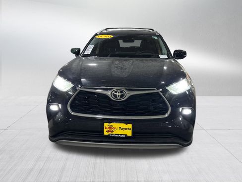 Certified 2025 Toyota Highlander Platinum image 2