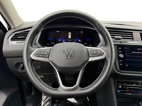 Used 2023 Volkswagen Tiguan SE FWD image 12