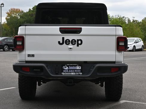 Used 2024 Jeep Gladiator Willys image 8