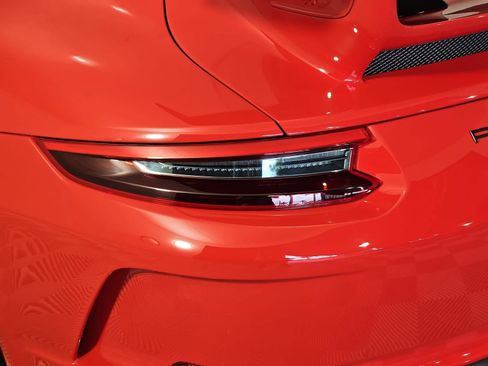 Used 2018 Porsche 911 GT3 RWD image 28
