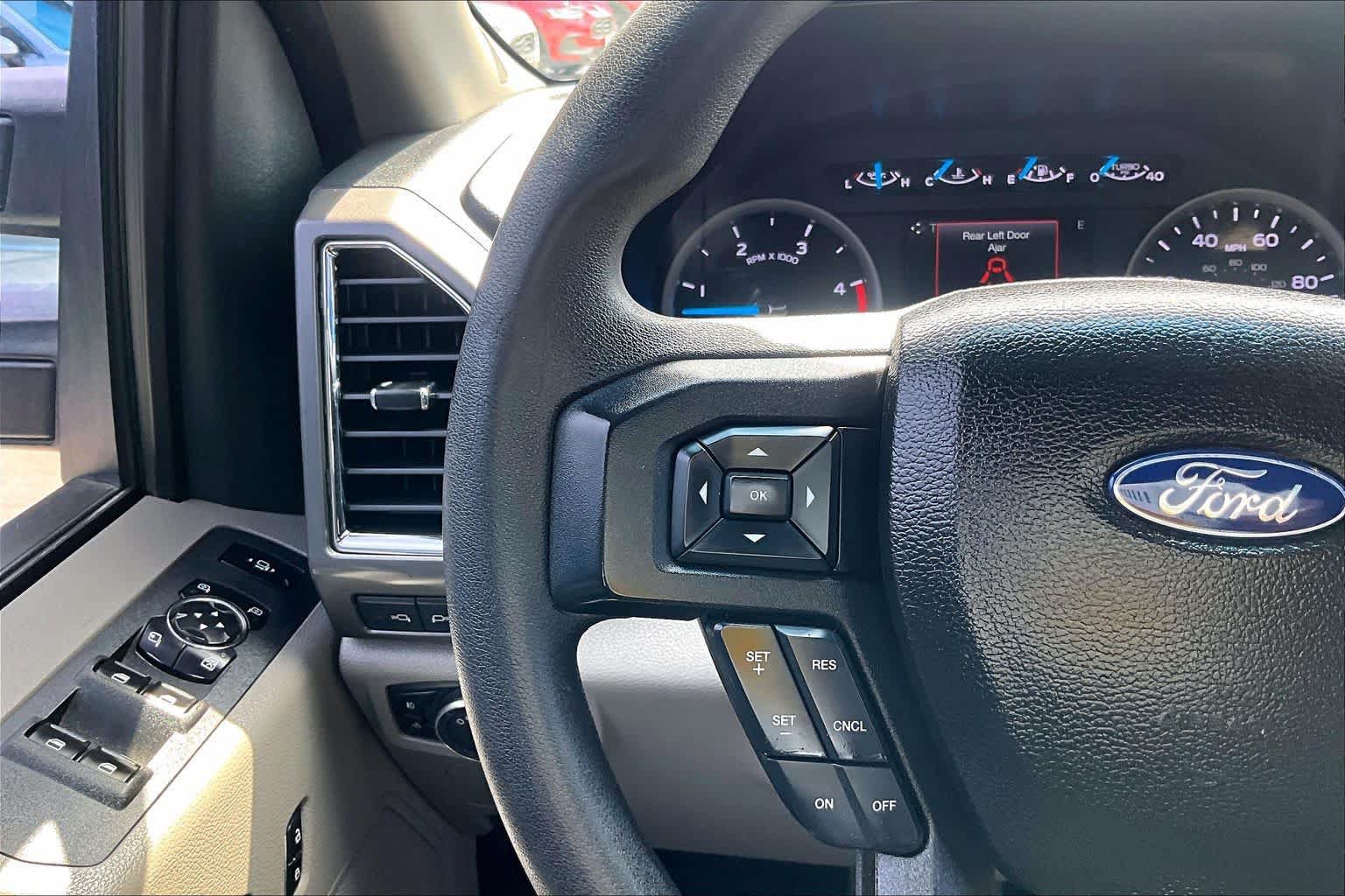 Used 2017 Ford F250 XLT w/ XLT Premium Package AWD/4WD image 24