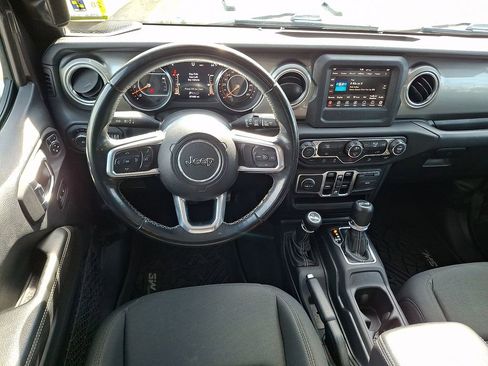 Used 2019 Jeep Wrangler Unlimited Sahara AWD/4WD image 2