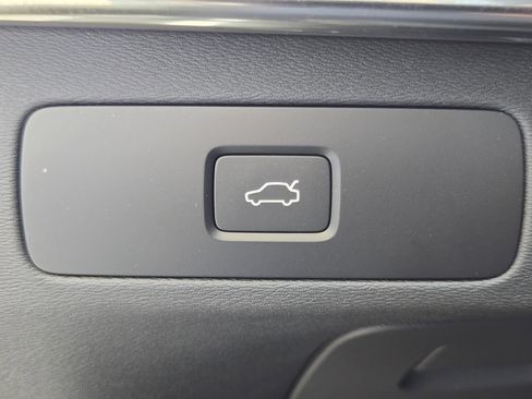 Certified 2025 Volvo XC90 B6 Core w/ Protection Package image 24