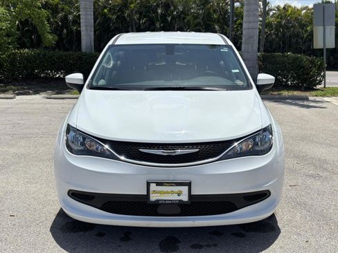 Used 2021 Chrysler Voyager LX image 13