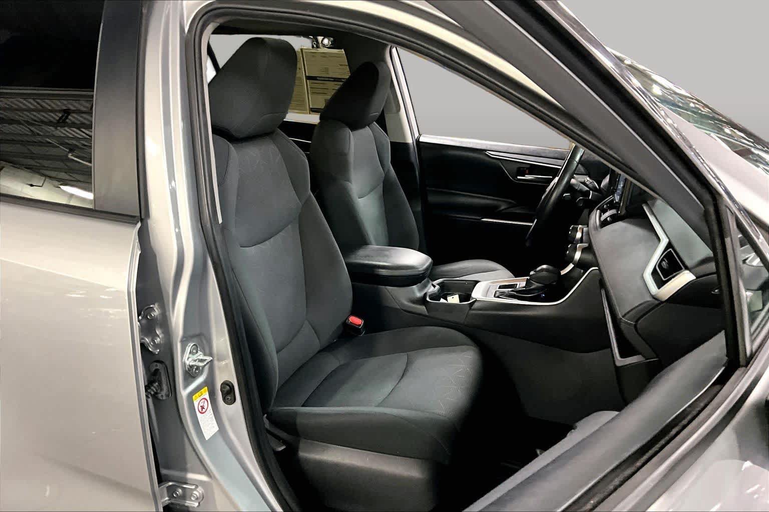 Used 2019 Toyota RAV4 XLE w/ Convenience Package AWD/4WD image 8