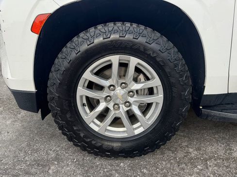 Used 2022 Chevrolet Suburban LT image 8