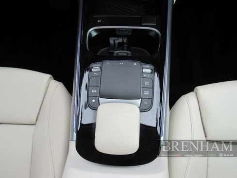 Used 2022 Mercedes-Benz GLB 250 w/ Premium Package image 24