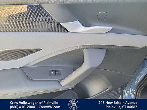 New 2025 Volkswagen Tiguan SE image 33