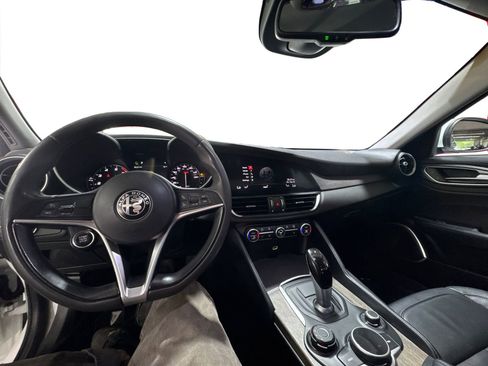 Used 2019 Alfa Romeo Giulia Ti RWD image 12