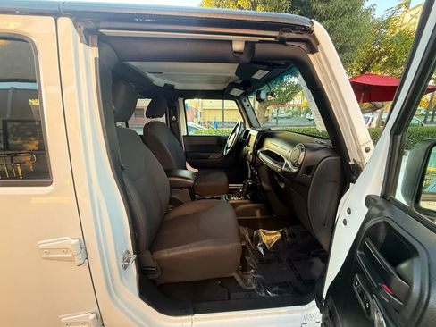Used 2018 Jeep Wrangler Unlimited Sport S image 20