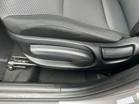 Used 2025 Kia Soul LX w/ LX Technology Package FWD image 16