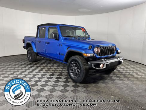 Used 2024 Jeep Gladiator Sport image 1