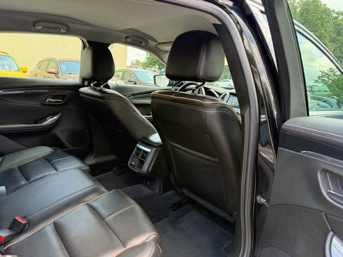 Used 2019 Chevrolet Impala Premier FWD image 16