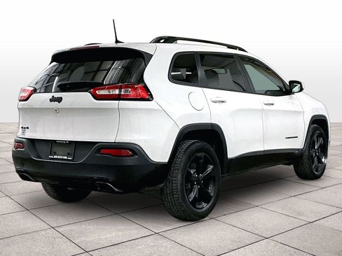 Used 2018 Jeep Cherokee Latitude w/ Altitude Package image 12