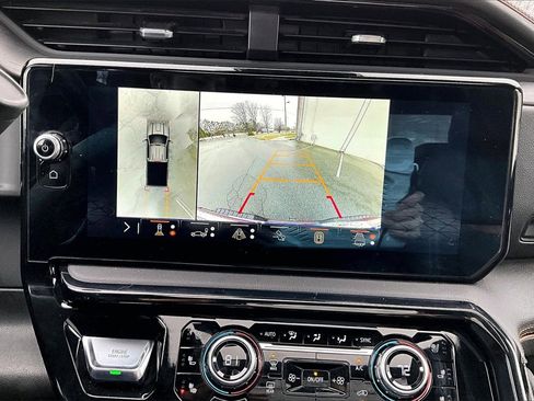 Used 2025 GMC Sierra 3500 AT4 w/ AT4 Premium Plus Package image 14