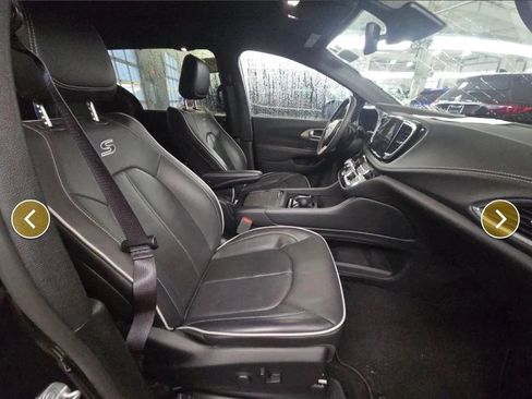 Used 2025 Chrysler Pacifica Limited w/ Trailer Tow Group FWD image 9