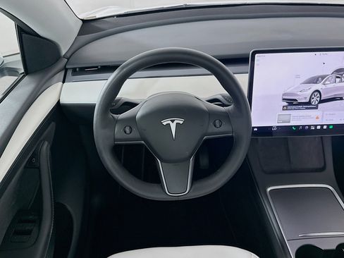 Used 2022 Tesla Model Y Long Range AWD/4WD image 16