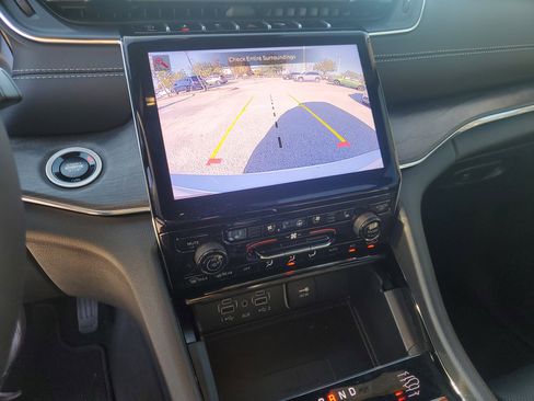 Used 2025 Jeep Grand Cherokee L Overland w/ Luxury Tech Group IV image 24